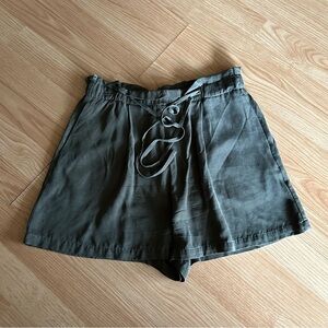 Zara Forest Green Drawstring Paperbag Shorts Women’s Medium